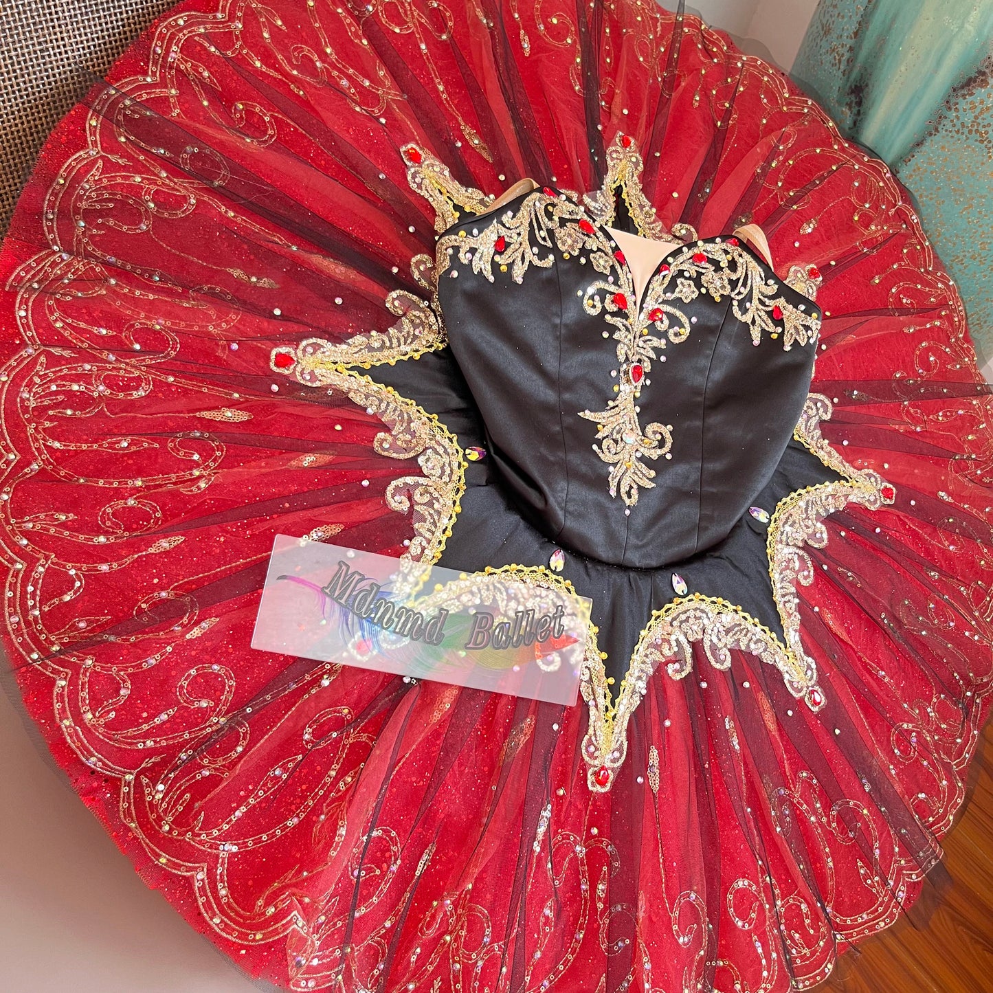 A passionate red ballet tutu, adorned with lace and sequins, is a professional ballerina's ballet tutu.-MDT0538