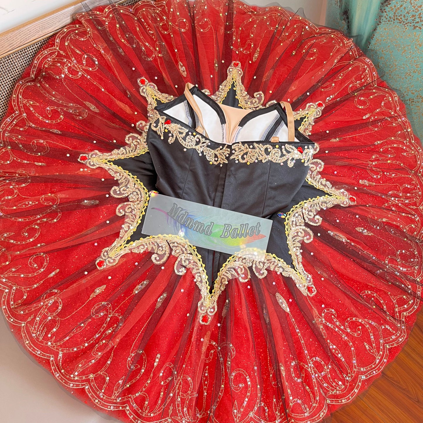 A passionate red ballet tutu, adorned with lace and sequins, is a professional ballerina's ballet tutu.-MDT0538