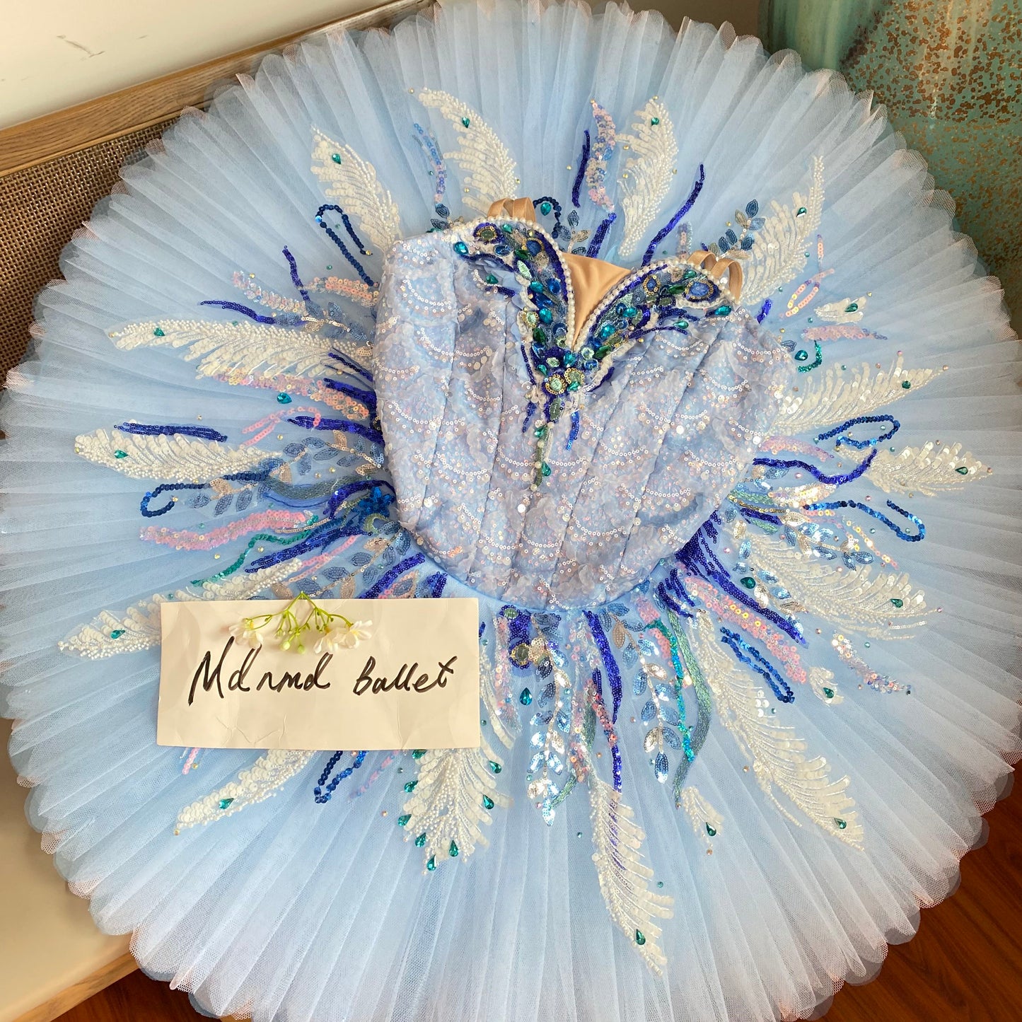 Professional classical ballet tutu, a vividly lifelike bluebird design, suitable as the costume for professional ballet dancers.-MDT0934