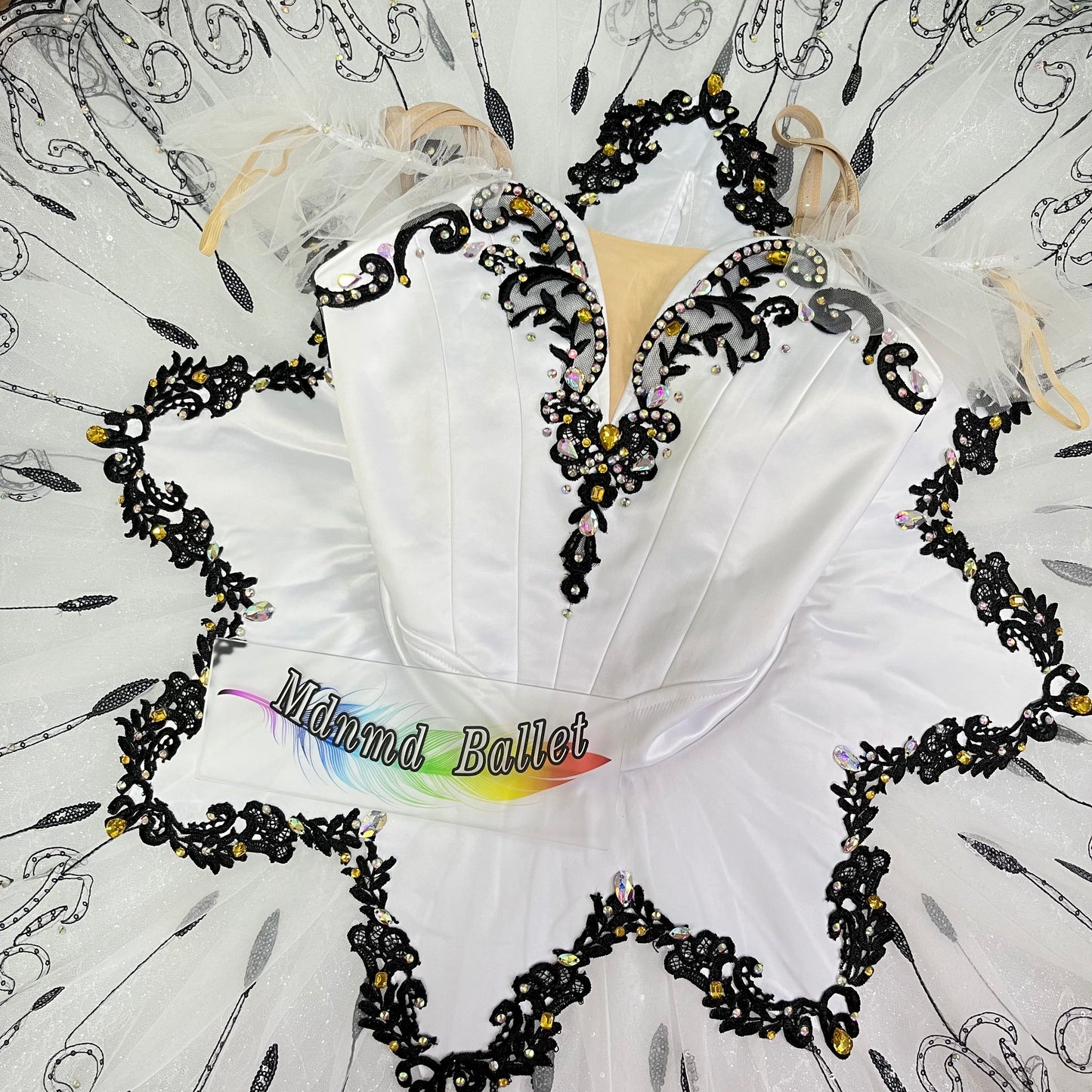 white ballet tutu, decorated with lace and sequins, is a professional ballerina's ballet tutu.-MDT0813