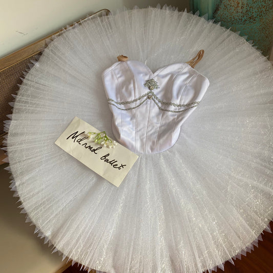 Elegant White Ballet Dress - Heart - Shaped Neckline & Glittering Tulle-MDT0168
