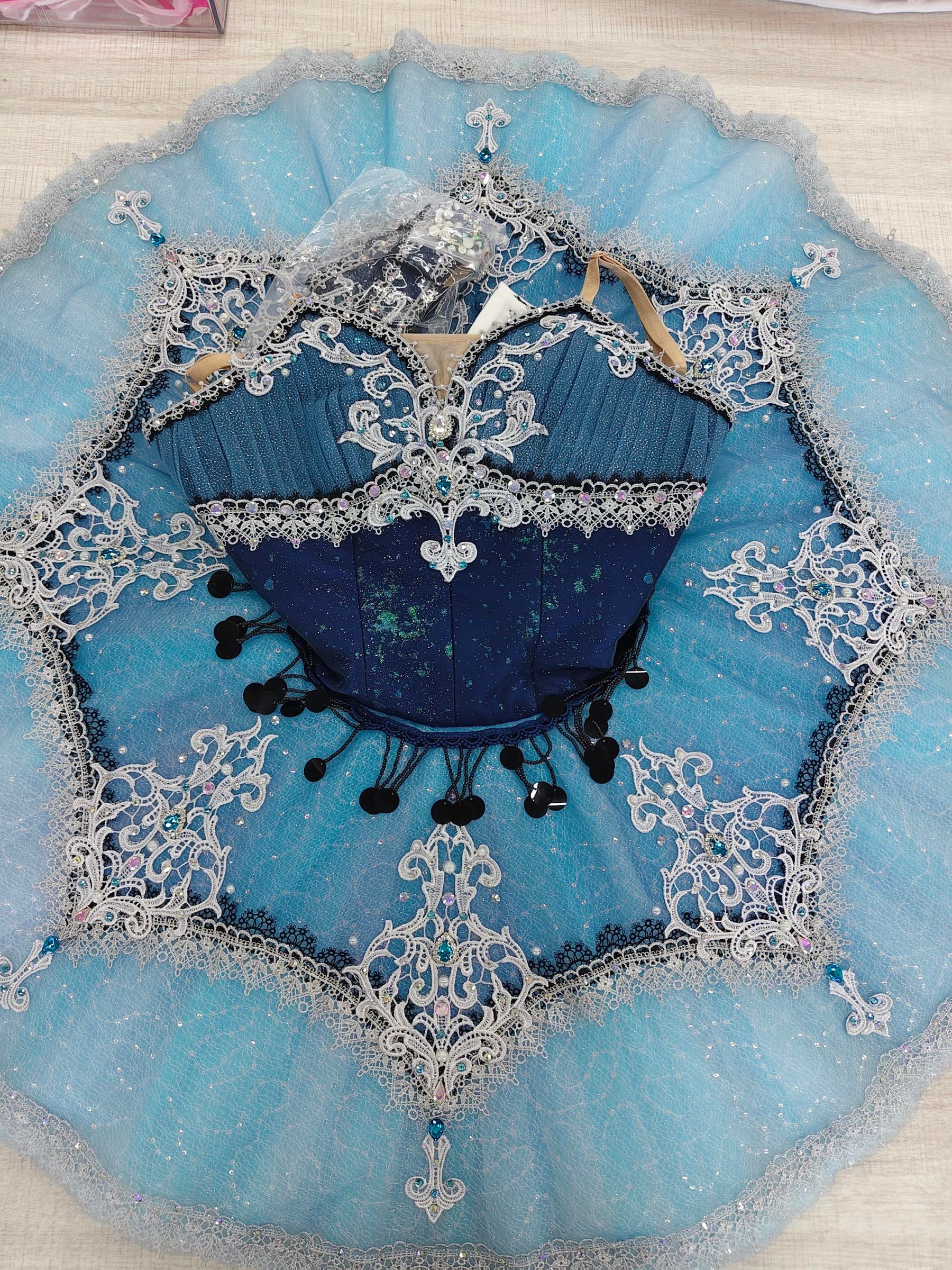 BT1189 - Hand-hooped construction and waist support - Size 150 cm