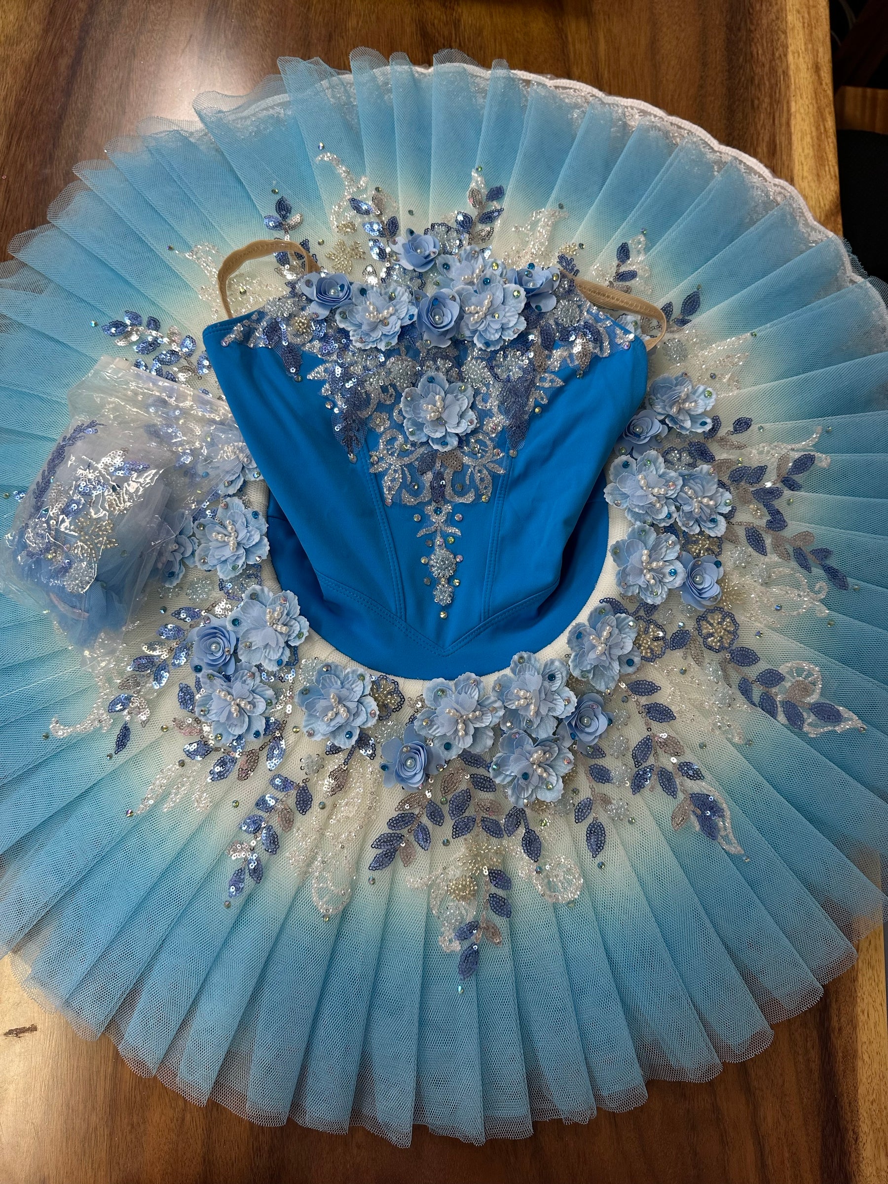 BT1723-9 - With hand-tacked tulle - Size 133 cm