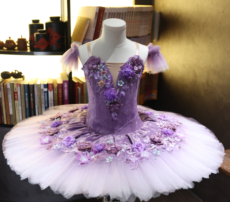 BT1824 - With hoop and hand-tacked tulle - Size 130 cm