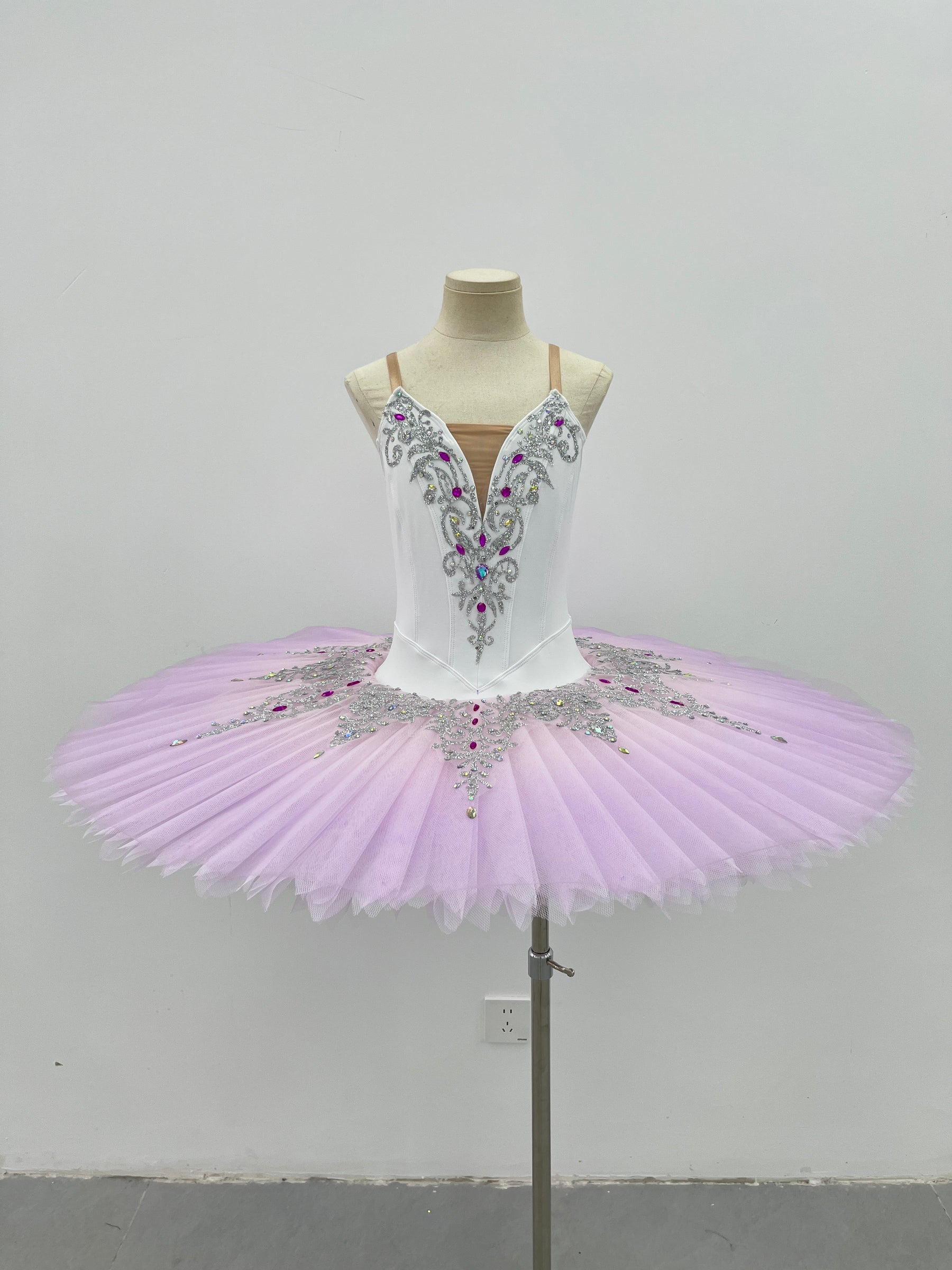 BT1878 - With hand-tacked tulle - Size 140 cm