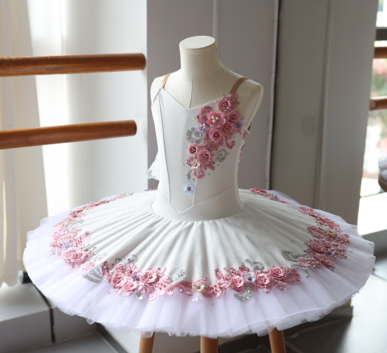 BT1886 - With hoop and hand-tacked tulle - Size 130 cm