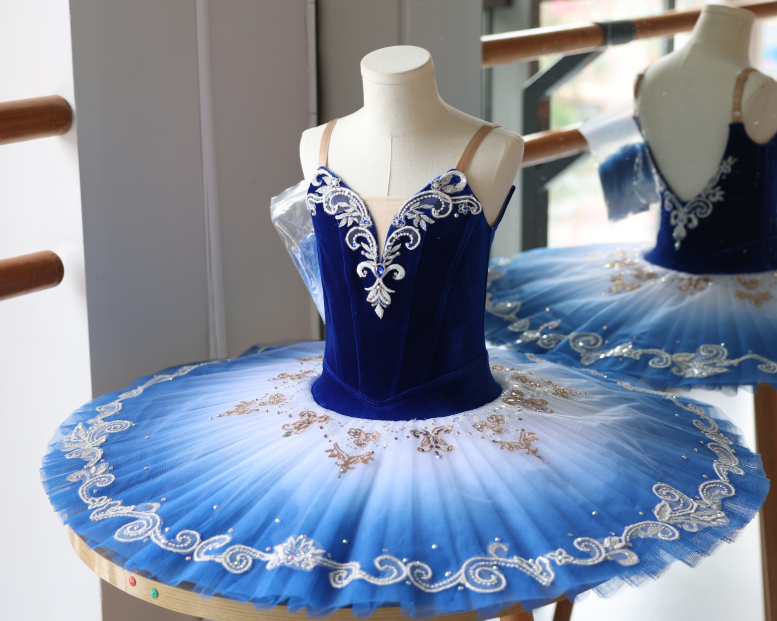 BT1898 - With hoop and hand-tacked tulle - Size 135 cm